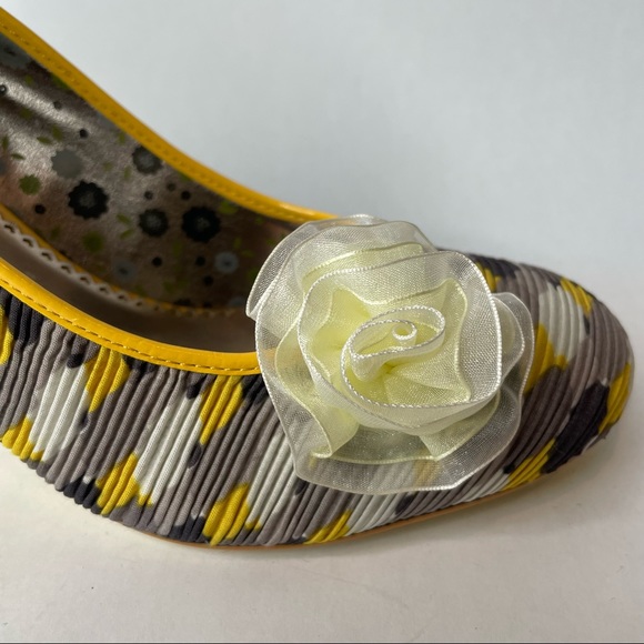 NWOB Poetic Licence Picnic Ready Yellow and Gray Embellished Heel - Picture 4 of 12
